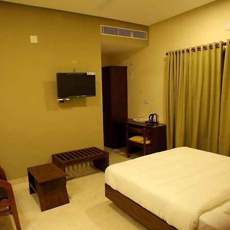Kira Palace Residency Hotel Ernakulam Exterior foto