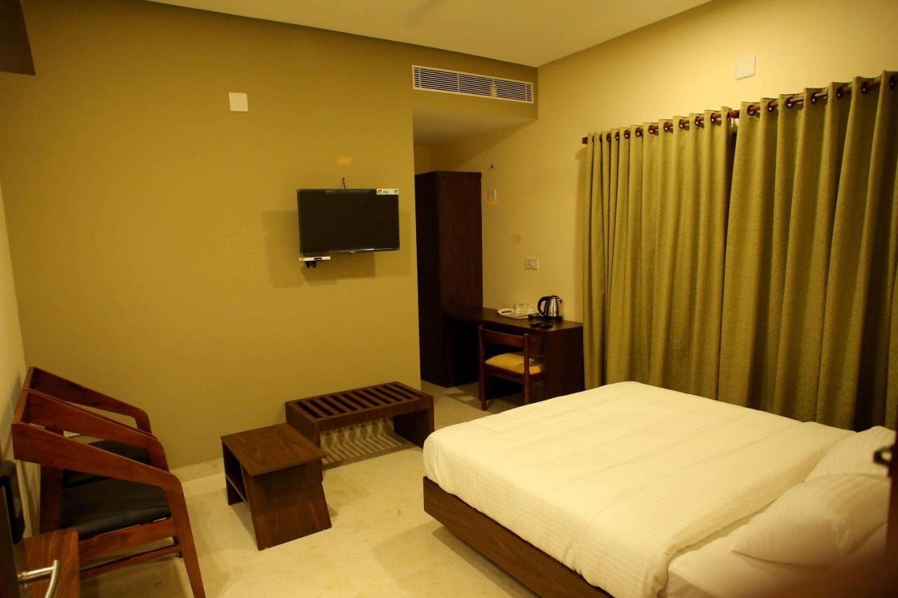Kira Palace Residency Hotel Ernakulam Exterior foto