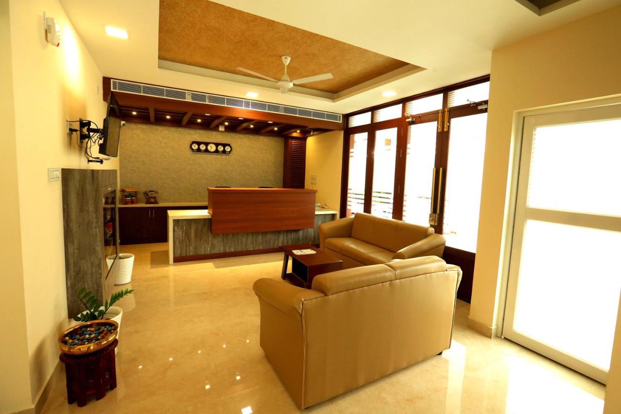 Kira Palace Residency Hotel Ernakulam Exterior foto