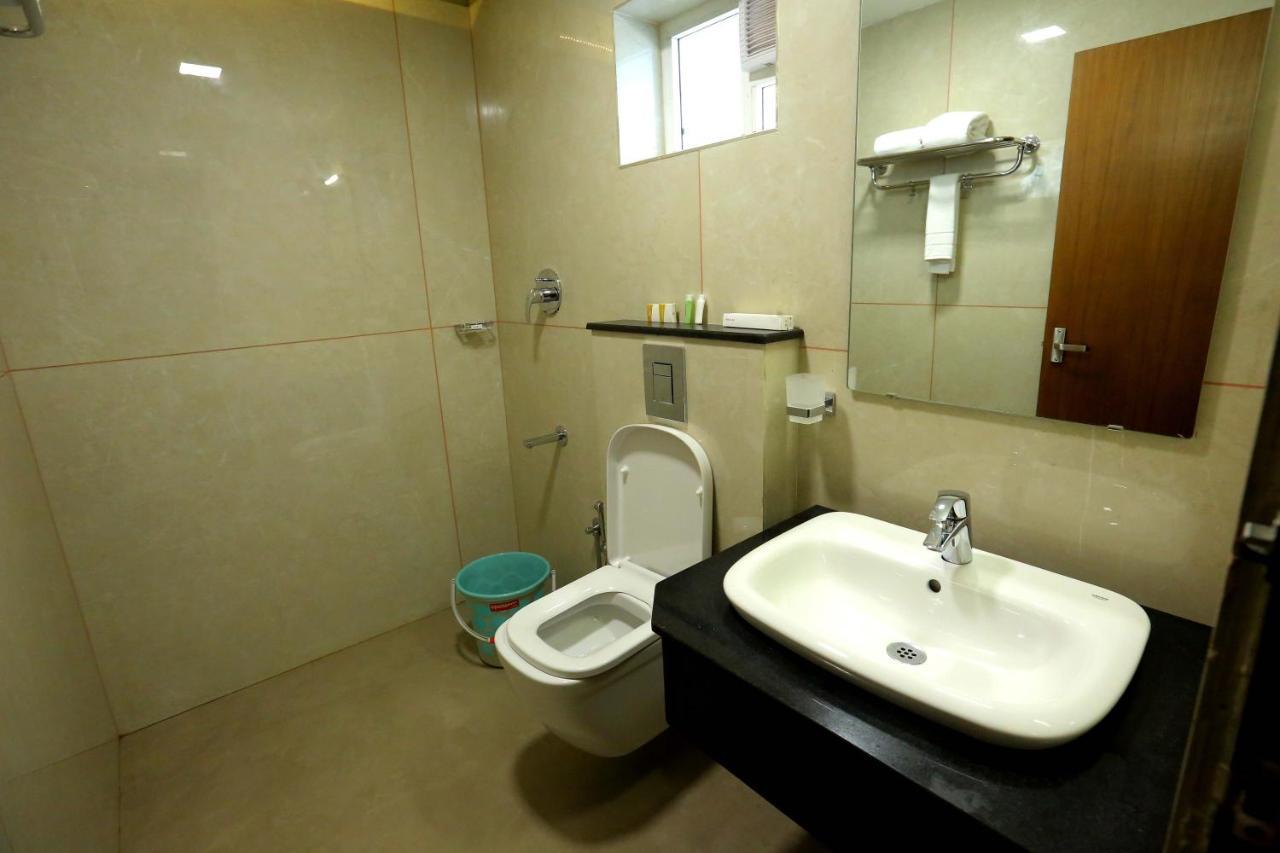 Kira Palace Residency Hotel Ernakulam Exterior foto