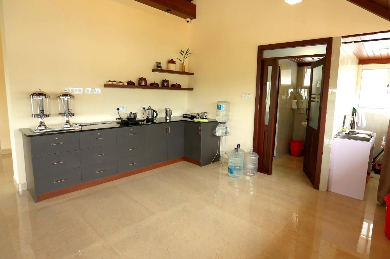 Kira Palace Residency Hotel Ernakulam Exterior foto