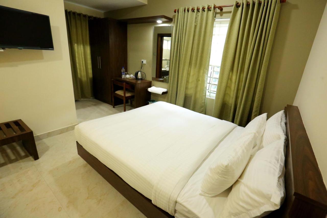 Kira Palace Residency Hotel Ernakulam Exterior foto