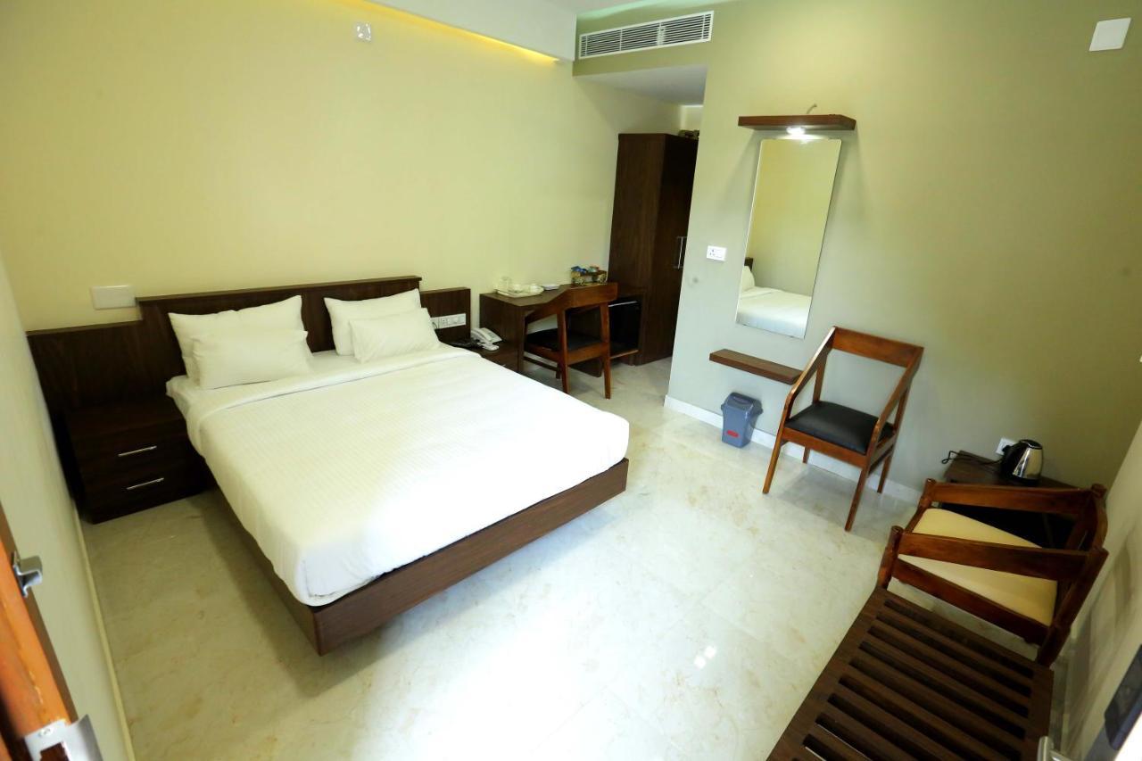 Kira Palace Residency Hotel Ernakulam Exterior foto