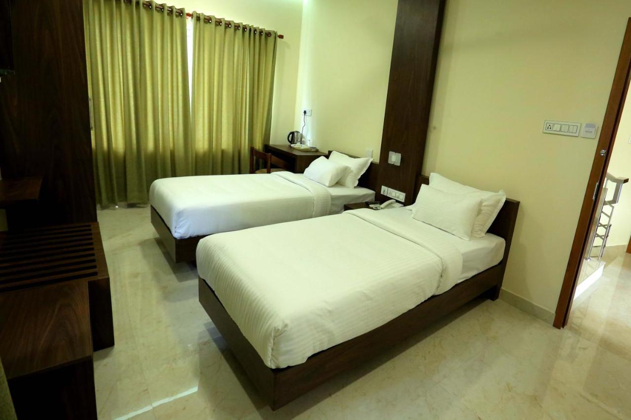 Kira Palace Residency Hotel Ernakulam Exterior foto