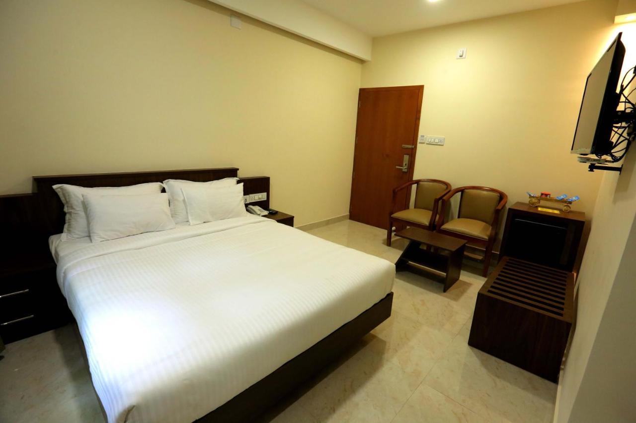 Kira Palace Residency Hotel Ernakulam Exterior foto