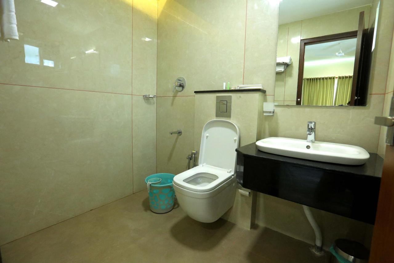 Kira Palace Residency Hotel Ernakulam Exterior foto