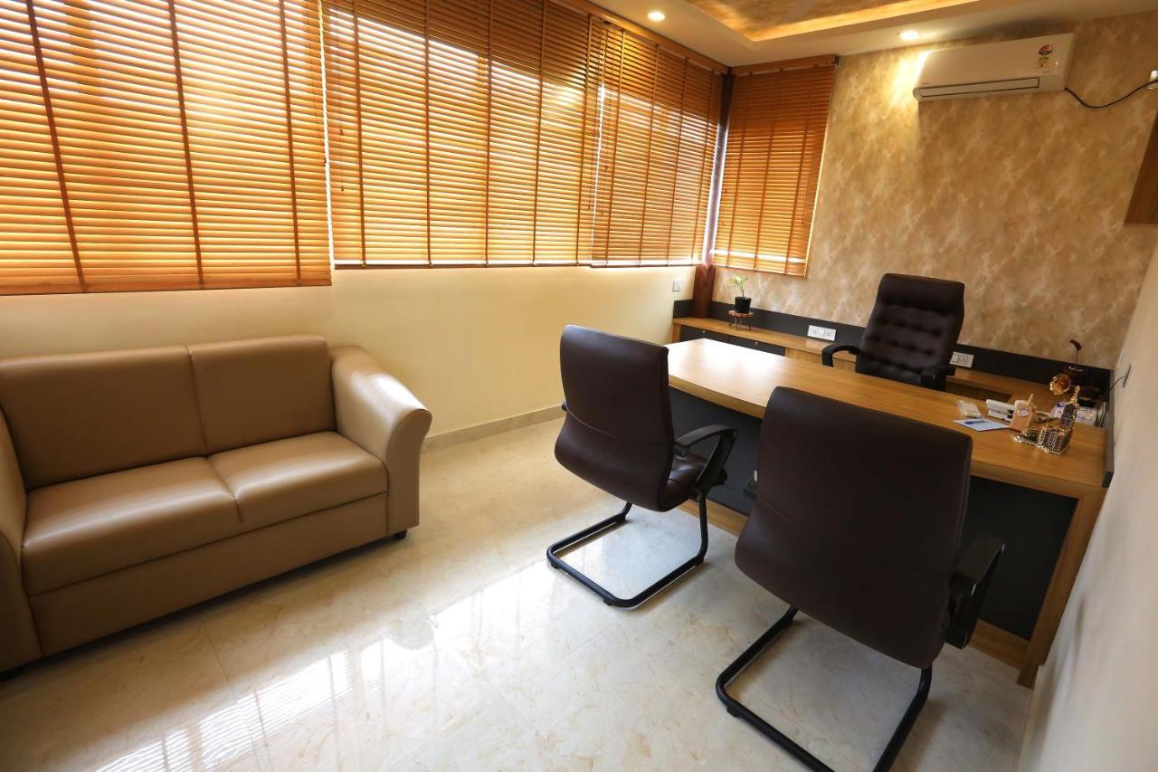 Kira Palace Residency Hotel Ernakulam Exterior foto